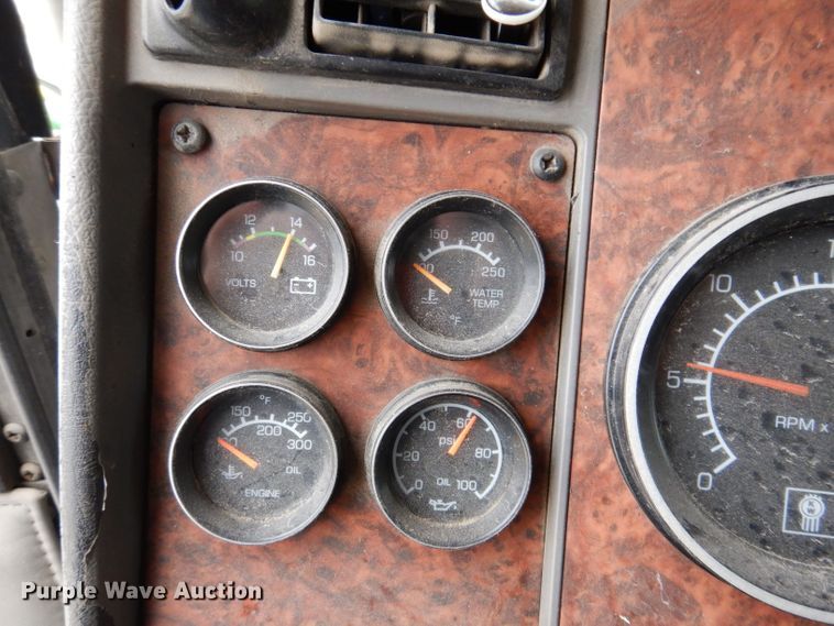 image for item KY9662 2005 Kenworth T800  box truck