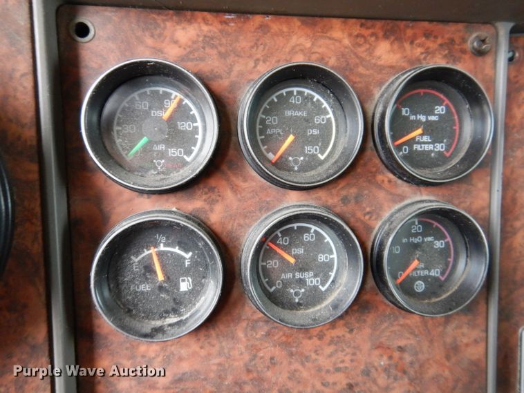 image for item KY9662 2005 Kenworth T800  box truck