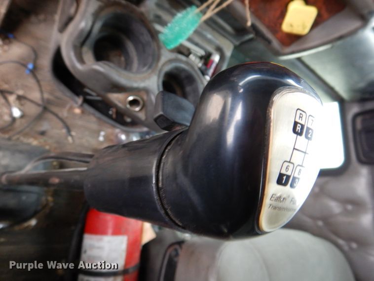 image for item KY9662 2005 Kenworth T800  box truck