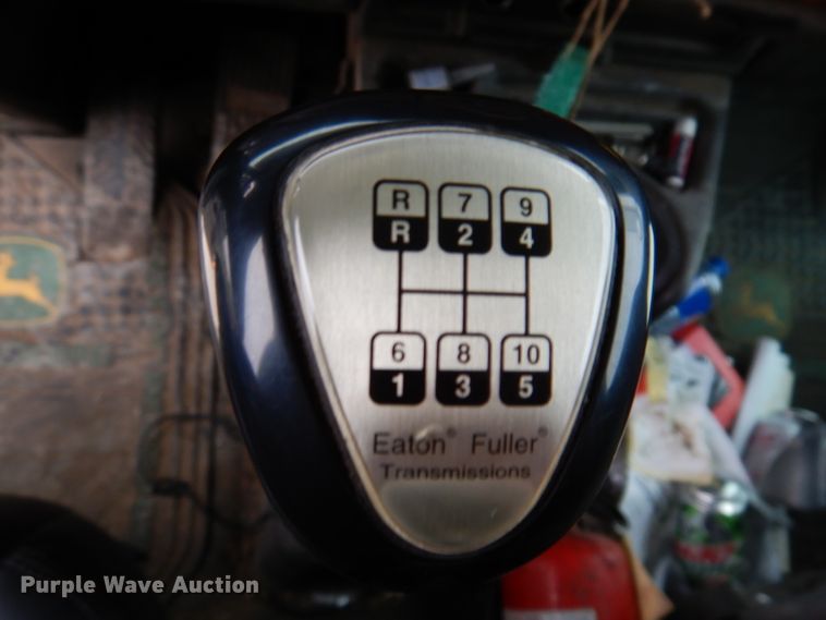 image for item KY9662 2005 Kenworth T800  box truck