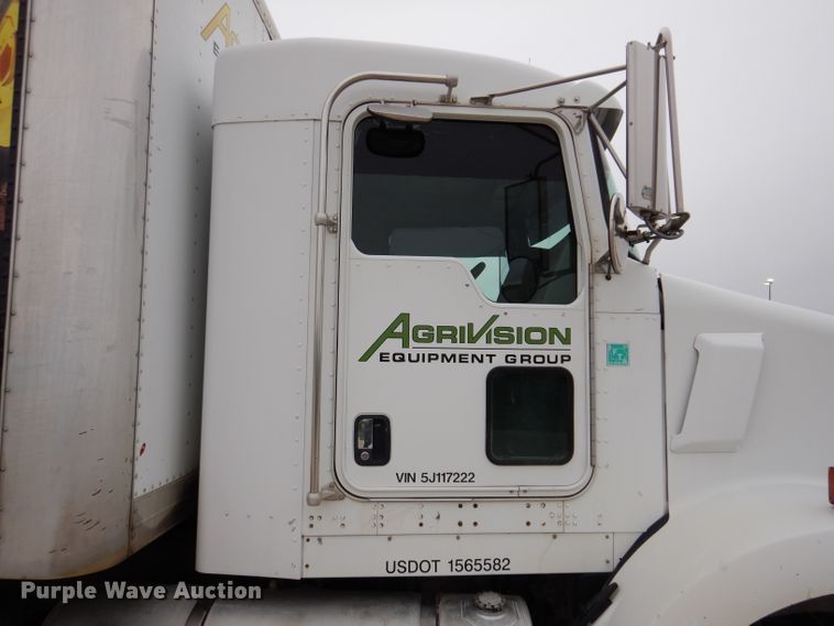 image for item KY9662 2005 Kenworth T800  box truck