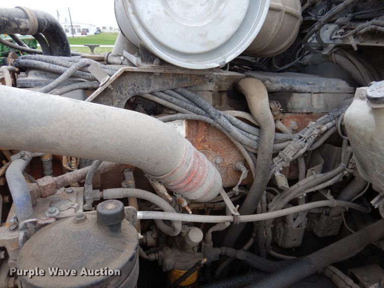 image for item KY9662 2005 Kenworth T800  box truck