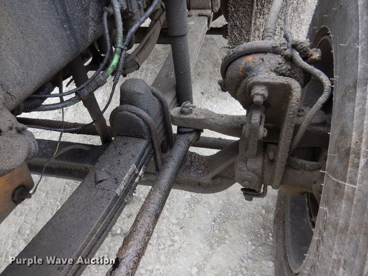 image for item KY9662 2005 Kenworth T800  box truck