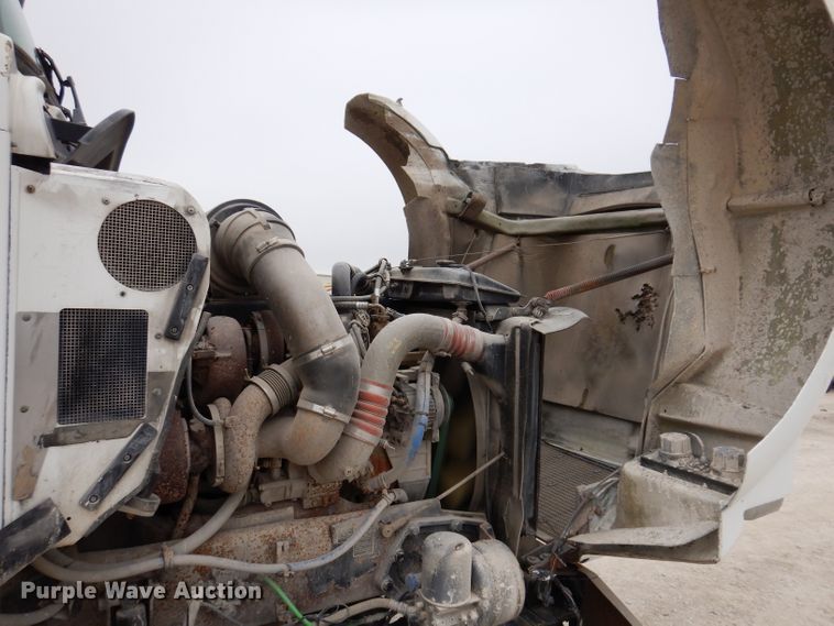 image for item KY9662 2005 Kenworth T800  box truck