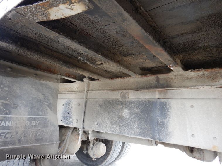 image for item KY9662 2005 Kenworth T800  box truck