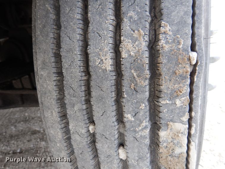 image for item KY9662 2005 Kenworth T800  box truck