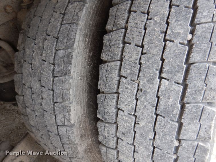 image for item KY9662 2005 Kenworth T800  box truck