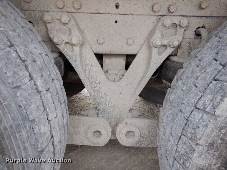 image for item KY9662 2005 Kenworth T800  box truck