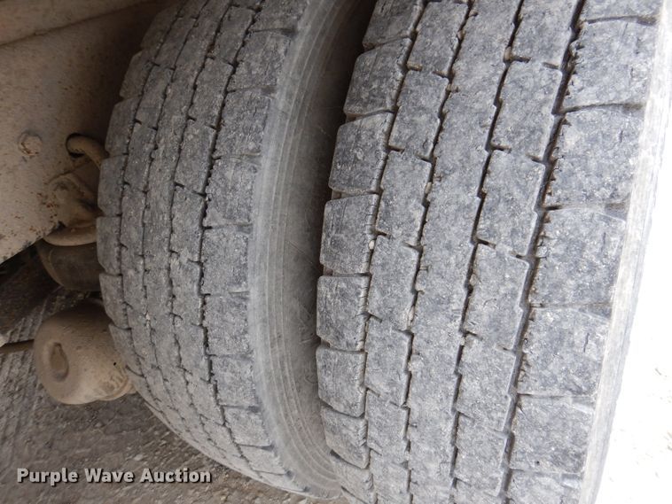 image for item KY9662 2005 Kenworth T800  box truck