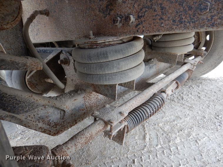 image for item KY9662 2005 Kenworth T800  box truck