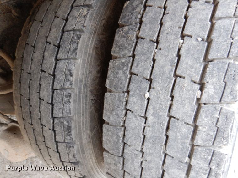 image for item KY9662 2005 Kenworth T800  box truck