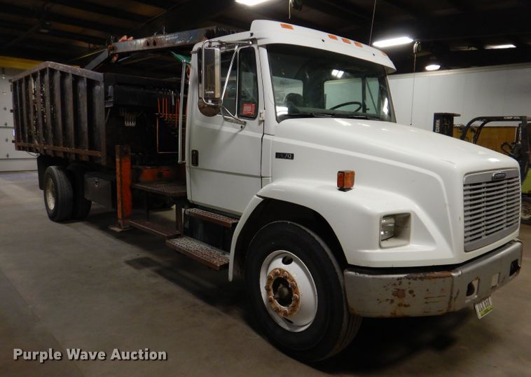 image for item KY9673 2001 Freightliner FL70  grapple truck