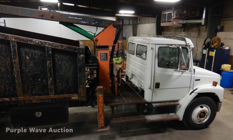 image for item KY9673 2001 Freightliner FL70  grapple truck