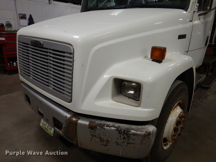 image for item KY9673 2001 Freightliner FL70  grapple truck