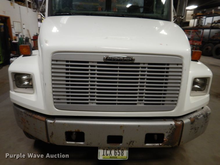 image for item KY9673 2001 Freightliner FL70  grapple truck