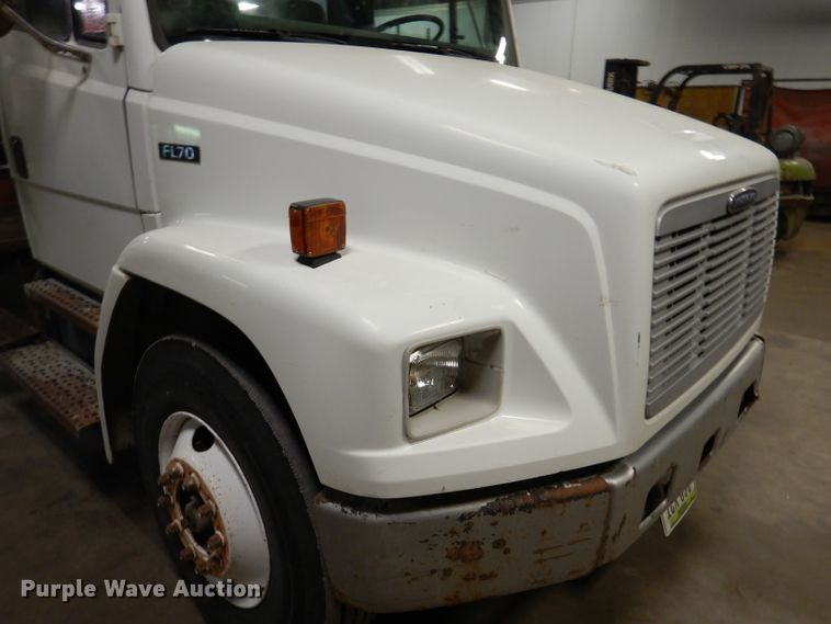 image for item KY9673 2001 Freightliner FL70  grapple truck