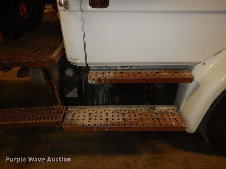 image for item KY9673 2001 Freightliner FL70  grapple truck