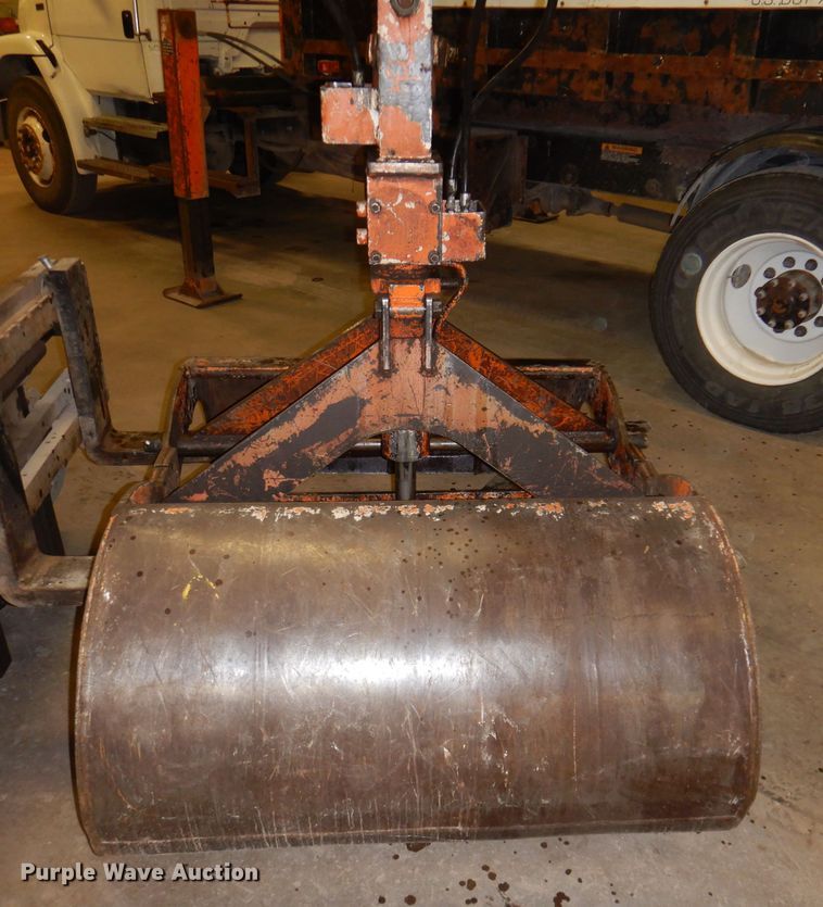 image for item KY9673 2001 Freightliner FL70  grapple truck