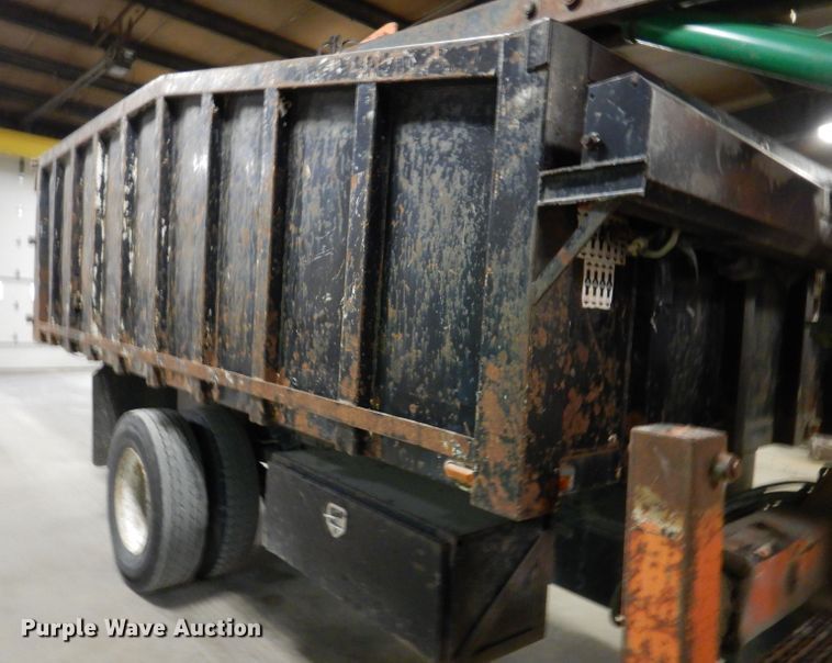 image for item KY9673 2001 Freightliner FL70  grapple truck