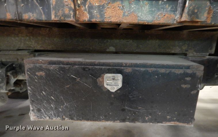 image for item KY9673 2001 Freightliner FL70  grapple truck