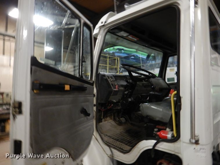 image for item KY9673 2001 Freightliner FL70  grapple truck