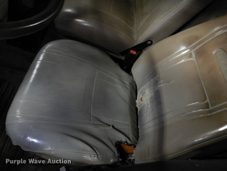 image for item KY9673 2001 Freightliner FL70  grapple truck