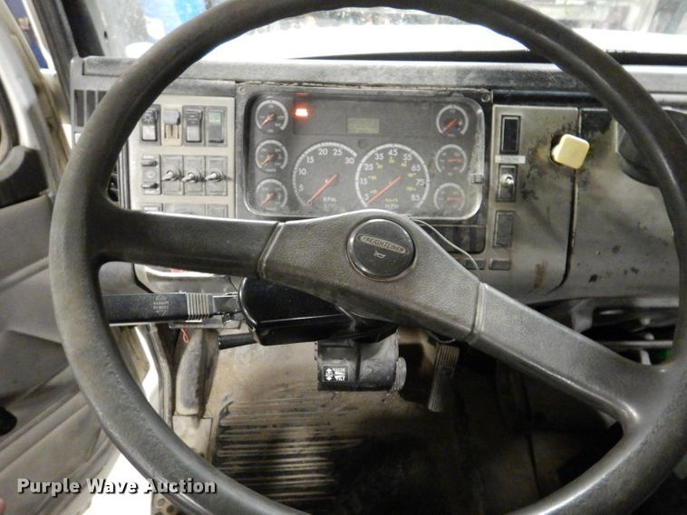 image for item KY9673 2001 Freightliner FL70  grapple truck