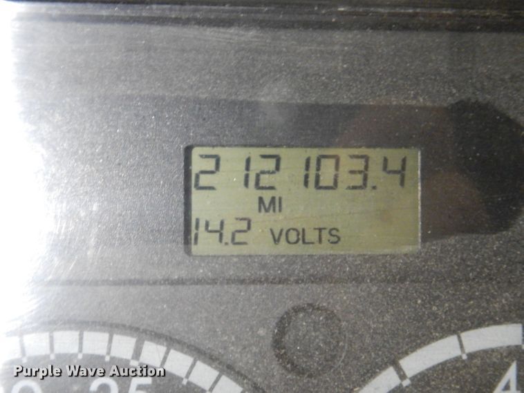 image for item KY9673 2001 Freightliner FL70  grapple truck