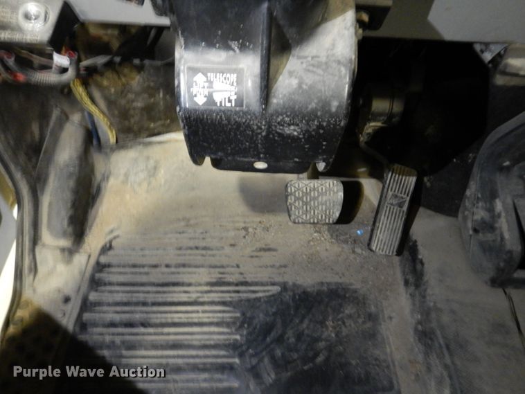 image for item KY9673 2001 Freightliner FL70  grapple truck