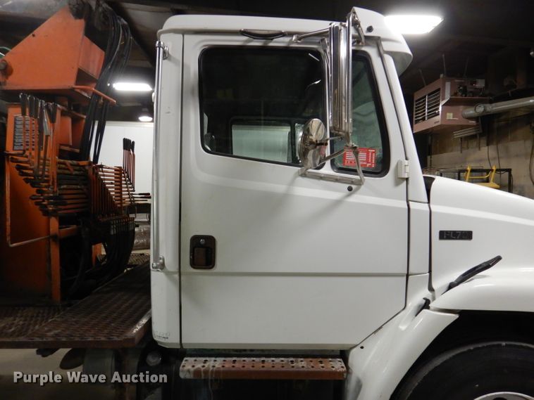 image for item KY9673 2001 Freightliner FL70  grapple truck