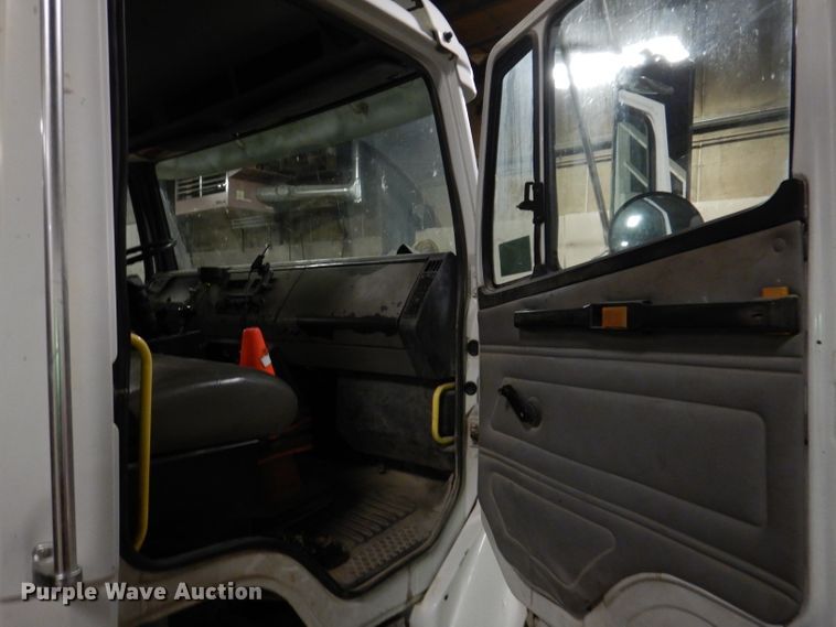 image for item KY9673 2001 Freightliner FL70  grapple truck