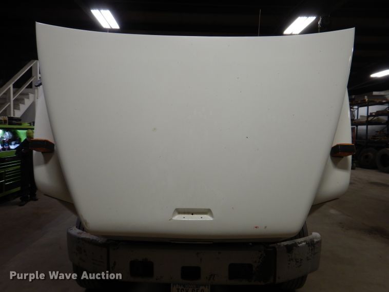 image for item KY9673 2001 Freightliner FL70  grapple truck