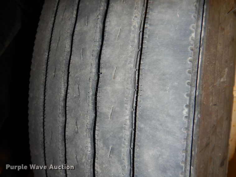 image for item KY9673 2001 Freightliner FL70  grapple truck