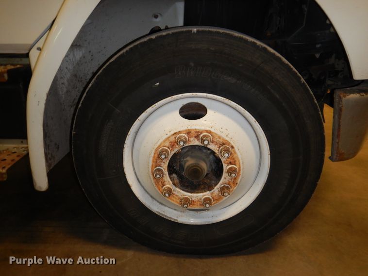 image for item KY9673 2001 Freightliner FL70  grapple truck