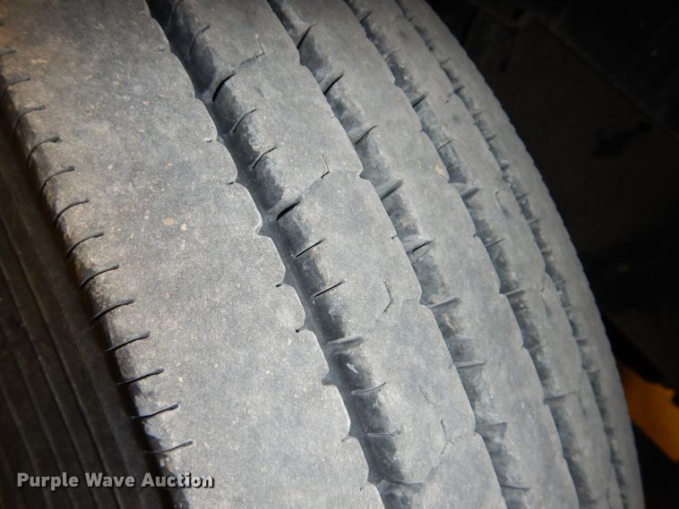 image for item KY9673 2001 Freightliner FL70  grapple truck