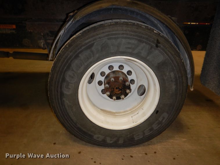 image for item KY9673 2001 Freightliner FL70  grapple truck