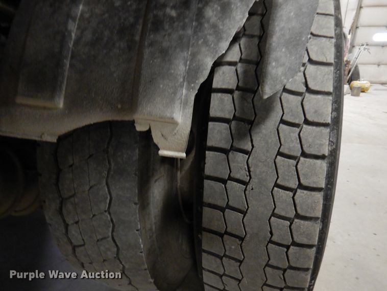 image for item KY9673 2001 Freightliner FL70  grapple truck