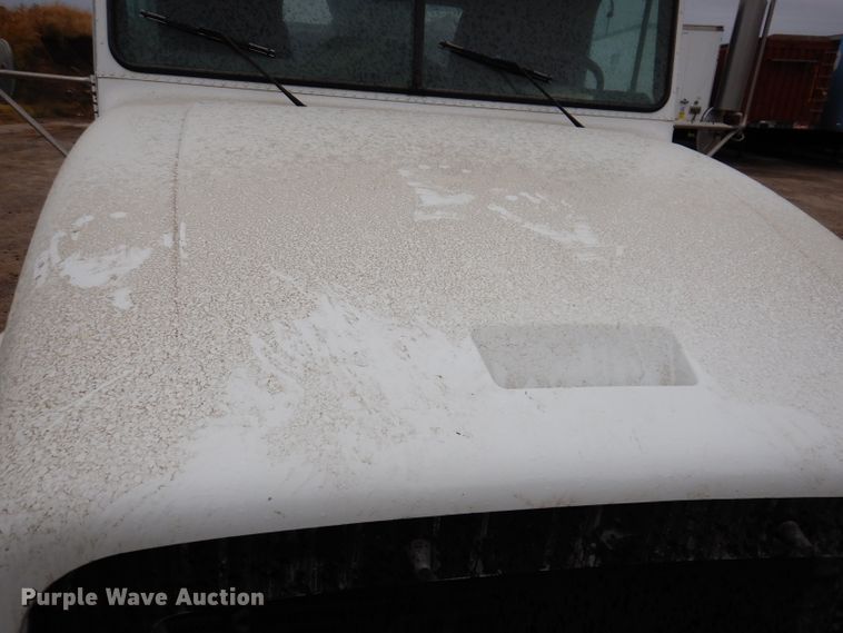 image for item KY9674 1992 Freightliner FLD112  grapple truck