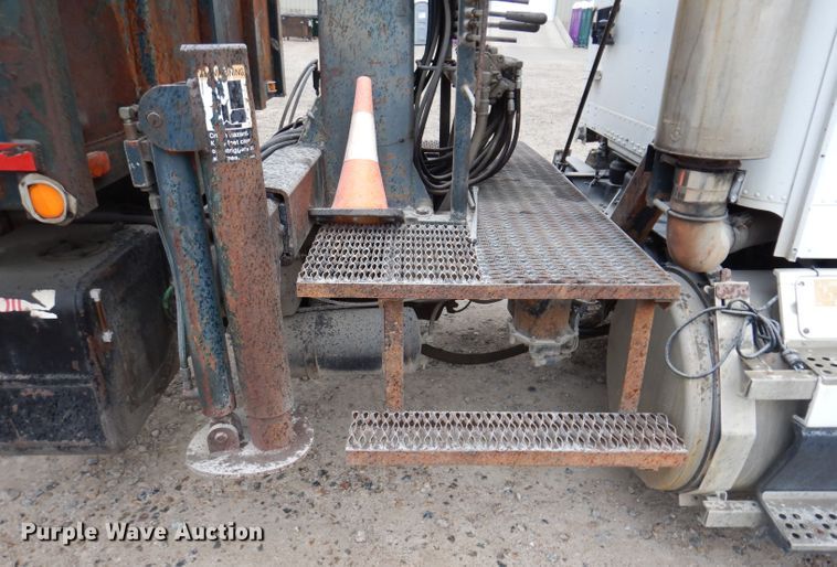 image for item KY9674 1992 Freightliner FLD112  grapple truck