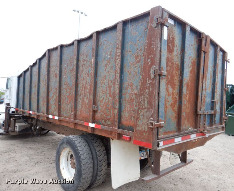 image for item KY9674 1992 Freightliner FLD112  grapple truck