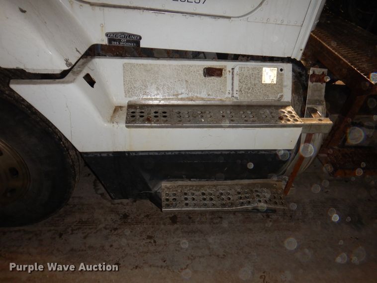 image for item KY9674 1992 Freightliner FLD112  grapple truck