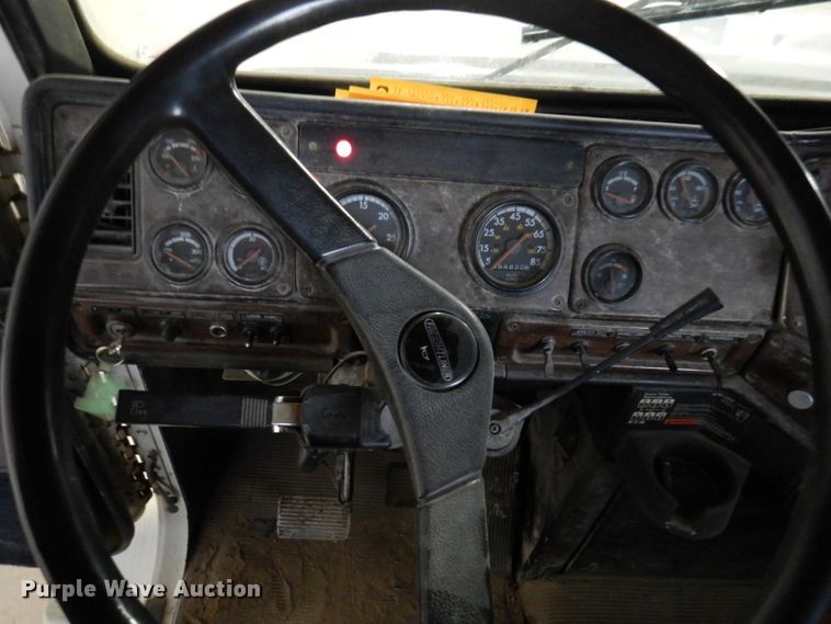 image for item KY9674 1992 Freightliner FLD112  grapple truck