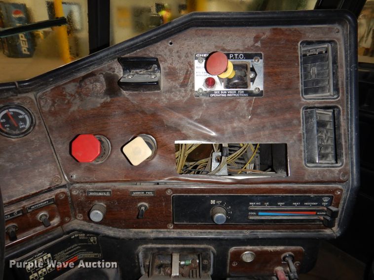 image for item KY9674 1992 Freightliner FLD112  grapple truck