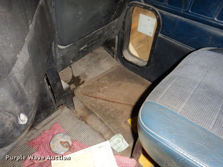 image for item KY9674 1992 Freightliner FLD112  grapple truck