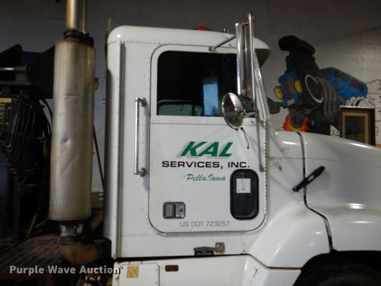 image for item KY9674 1992 Freightliner FLD112  grapple truck