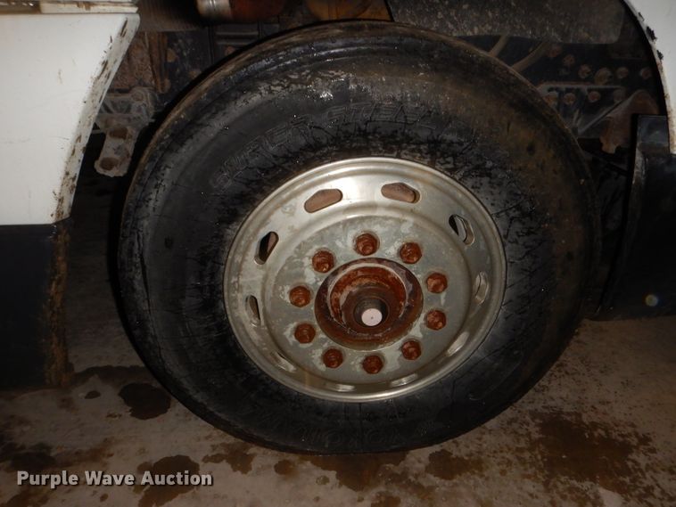 image for item KY9674 1992 Freightliner FLD112  grapple truck