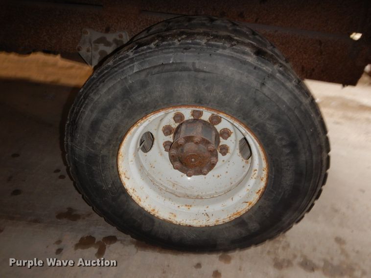 image for item KY9674 1992 Freightliner FLD112  grapple truck