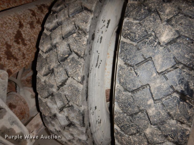 image for item KY9674 1992 Freightliner FLD112  grapple truck