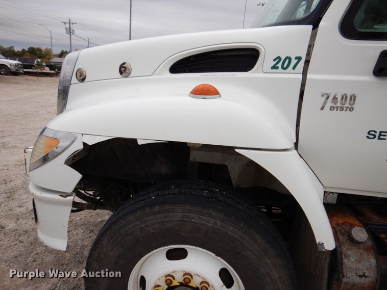 image for item KY9675 2007 International 7400  refuse truck