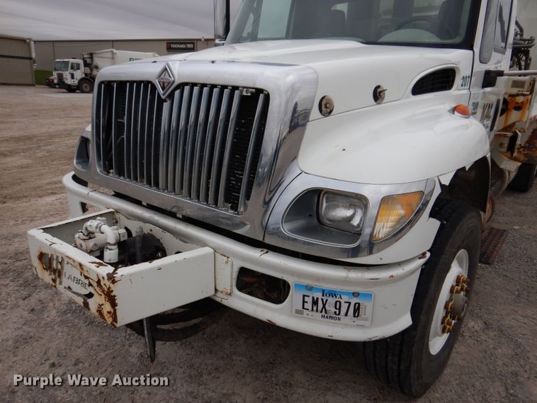 image for item KY9675 2007 International 7400  refuse truck